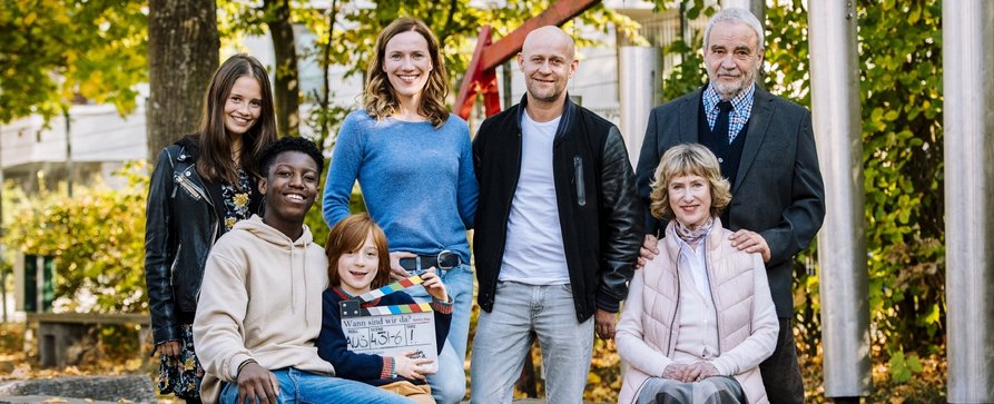 VOX findet für Familienserie mit Jürgen Vogel neuen Titel – Zehnteiler mit Bettina Lamprecht und Beatrice Richter startet 2019 – Bild: MG RTL D /​ Martin Rottenko