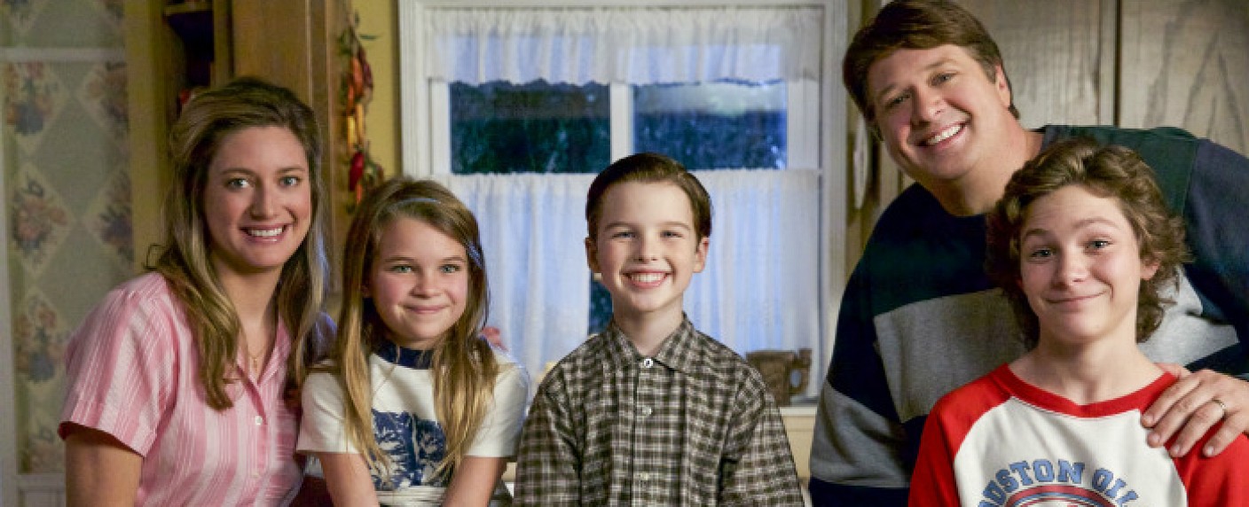 „The Big Bang Theory“ holt „Young Sheldon“-Cast zum Crossover – Iain Armitage und Kollegen besuchen die Mutterserie – Bild: CBS