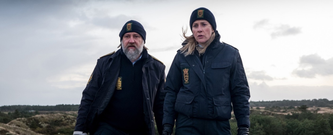 Quoten: „Dänemark-Krimi“ startet furios, „Sommerhaus“ verliert gegen „The Voice“ – „Mein Freund, das Ekel“ endet ordentlich, „Harry Potter“ macht Sat.1 froh – Bild: ARD Degeto/​Manju Sawhney