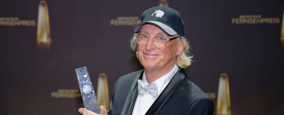 Komikerlegende Otto wurde mit dem Ehrenpreis des Deutschen Fernsehpreises 2025 ausgezeichnet. – Bild: ZDF/MagentaTV/Henning Kaiser