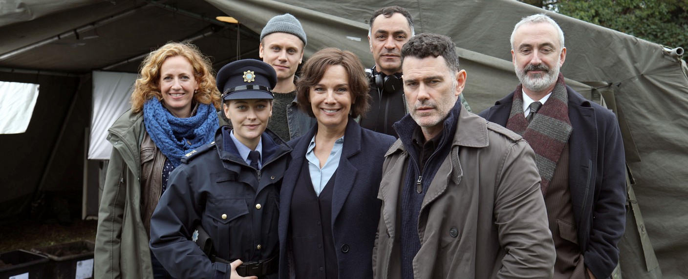 Quoten: „Der Irland-Krimi“ mit Désirée Nosbusch räumt ab – „The Voice of Germany“ siegt in der jungen Zielgruppe – Bild: ARD Degeto/​Christoph Greiner