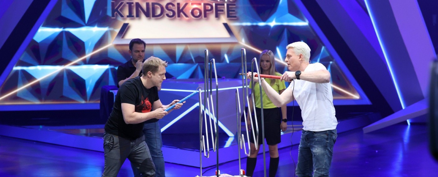 Quoten: „Der König der Kindsköpfe“ mit Verlusten, nächster Rekord für „In aller Freundschaft“ – „Frau Jordan stellt gleich“ kehrt schwach zurück, auch Flut-Abend im ZDF mau – Bild: RTL/​Frank W. Hempel