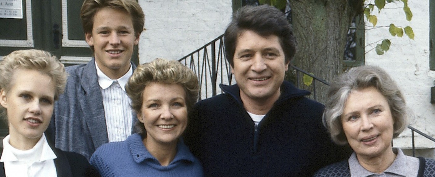 „Der Landarzt“: ZDF-Klassiker wird aus dem Archiv geholt – Wiedersehen mit Dr. Matthiesen und Familie – Bild: ZDF/​Reginald Naumann