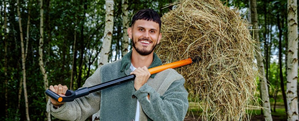 „Der Promihof“ mit Nino Sifkovits geht bei RTL Zwei an den Start – Bild: RTL Zwei//Magdalena Possert