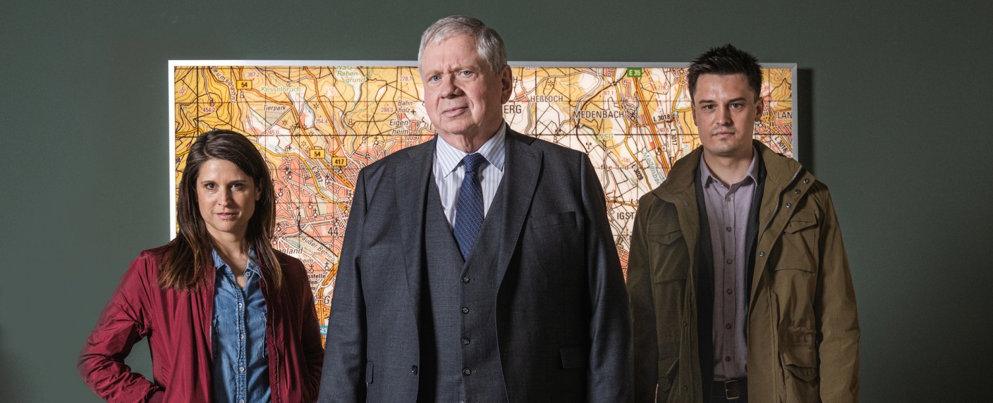 Quoten: „Der Staatsanwalt“ verabschiedet sich mit Tagessieg, „heute-show“ schlägt „Let’s Dance“ bei Jung und Alt – ARD punktet mit „Einspruch, Schatz!“, Sat.1 mit „The Voice Kids“ – Bild: ZDF/​Daniel Dornhöfer