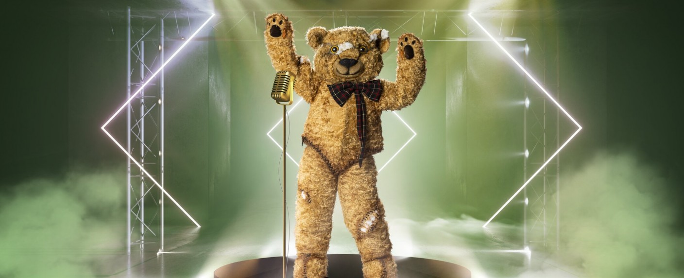 „The Masked Singer“: Der Teddy ist wieder gesund – ProSieben-Maskenshow tritt morgen gegen „Wetten, dass..?“ an – Bild: ProSieben/​Julia Feldhagen