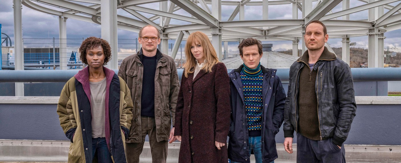 „Der Überfall“: Starttermin für ZDF-Miniserie mit Katja Riemann – Thrillerdrama erzählt traumatisches Ereignis aus verschiedenen Blickwinkeln – Bild: ZDF/​Hardy Brackmann