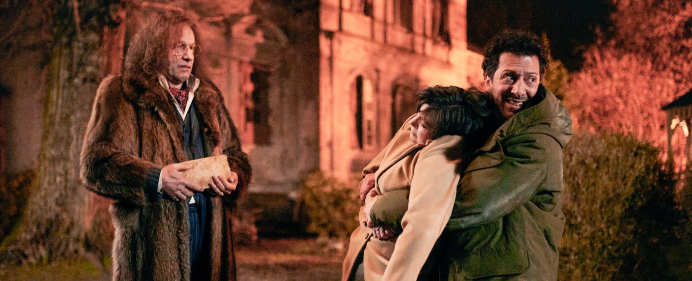 [UPDATE] Neue Serie mit „jerks.“-Star Fahri Yardim: „Der Upir“ hat einen Starttermin – Rocko Schamoni trifft als Vampir auf hippen Berliner – Bild: Joyn/​Christoph Köstlin