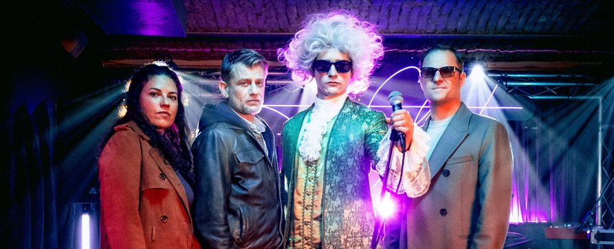 „Der Wien-Krimi: Blind ermittelt“: Neue Fälle zwischen Falco-Double und Opernball-Glamour – „Drah di net um – der Kommissar Haller geht um“ – Bild: ORF/​Mona Film/​Philipp Brozsek