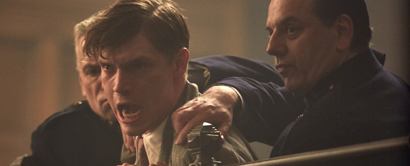 „Zeugin der Anklage“: Miniserie nach berühmter Agatha-Christie-Kurzgeschichte feiert Deutschlandpremiere – Zweiteiler mit Andrea Riseborough läuft im März – Bild: Leonine Studios