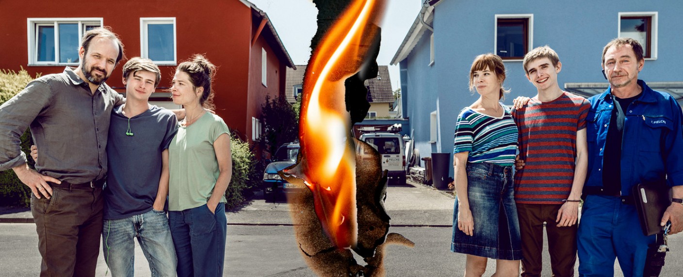 ZDF-Serie „Deutscher“ übernimmt zeitweise Sommervertretung der „heute-show“ – Zwei Familien und die Bedrohung einer gespaltenen Gesellschaft – Bild: ZDF/​Martin Rottenkolber