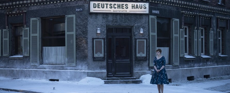 [UPDATE] Erster Trailer zu „Deutsches Haus“: Disney+ verkündet Starttermin für starbesetzte Historienserie – Verfilmung des Romans von Annette Hess („Weissensee“) – Bild: The Walt Disney Company 2023