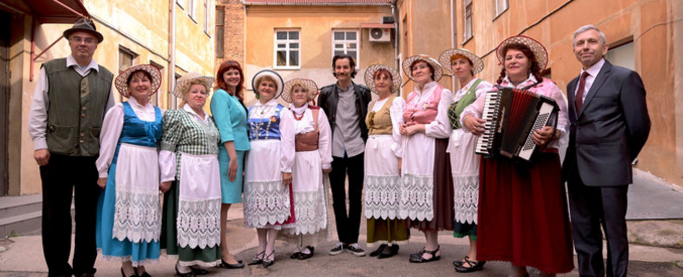 „Deutschland von außen“: Neue Reportagereihe auf ZDFneo – Manuel Möglich reist zu deutschen Minderheiten in aller Welt – Bild: ZDF/​Jasper Engel