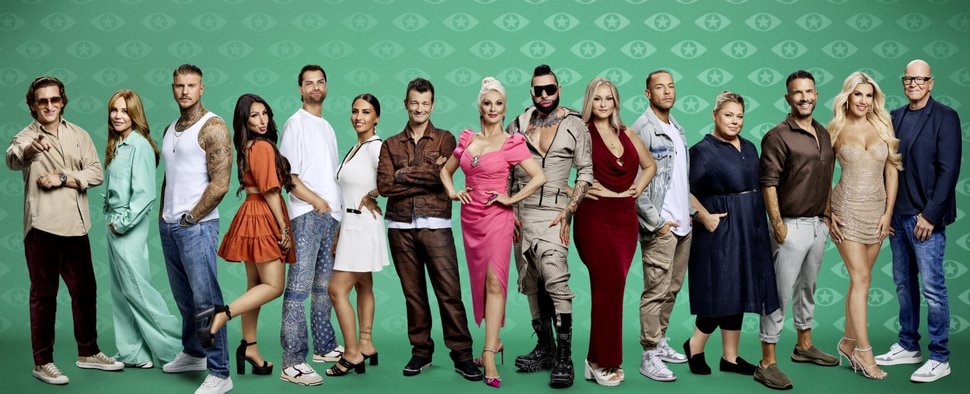 Die 15 Teilnehmer:innen der 13. Staffel von „Promi Big Brother“ – Bild: Joyn/Marc Rehbeck