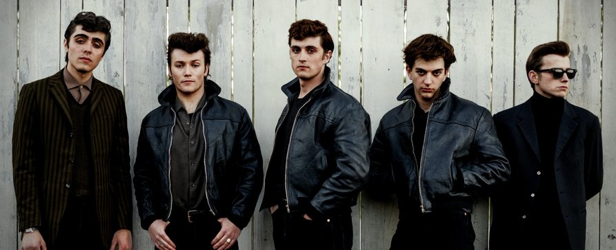 Beatles-Serie: Besetzung für John, Paul und George im Biopic „Hamburg Days“ gefunden – ZDF und BBC verfilmen die Anfänge der legendären britischen Band auf dem Hamburger Kiez – Bild: W&B Television/Gordon Timpen Beatles-Serie: Besetzung für John, Paul und George im Biopic „Hamburg Days“ gefunden – ZDF und BBC verfilmen die Anfänge der legendären britischen Band auf dem Hamburger Kiez – Bild: W&B Television/Gordon Timpen
