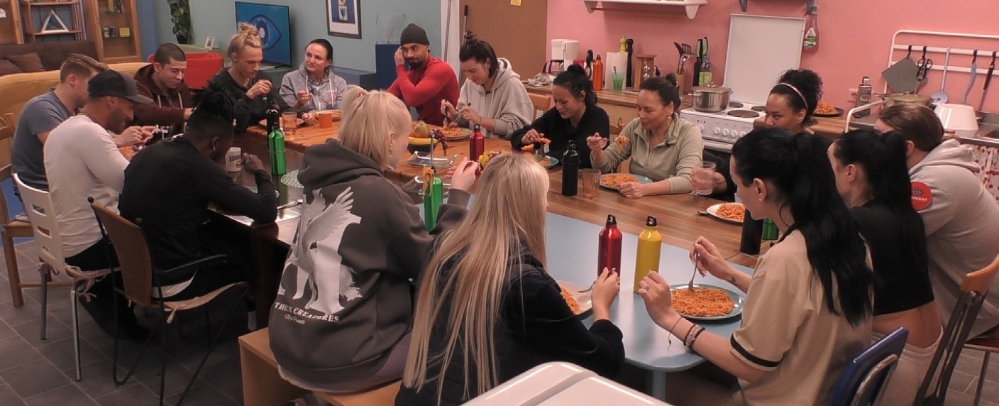 „Big Brother“-Samstagsfrühstück: Sat.1 nimmt Livestream ins Programm – Live-Fenster der Realityshow im linearen Fernsehen – Bild: Seven.One Entertainment Group GmbH