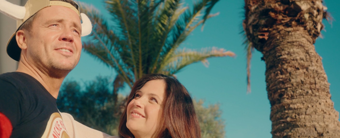 „Die Büffels“: Mallorca-Star Lorenz Büffel erhält Doku-Soap mit seiner Familie – Partyschlager-Sänger wird auf und abseits der Bühne begleitet – Bild: Kabel Eins