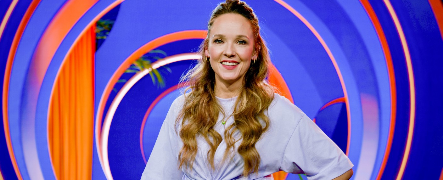 Kürzer und neuer Sendeplatz: Carolin Kebekus meldet sich aus der Babypause zurück – Neue Staffel der „Carolin Kebekus Show“ im Ersten und in der ARD Mediathek – Bild: WDR