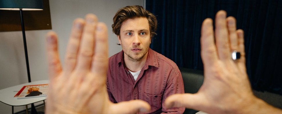 Die Comedy „Jossi“ mit Jannik Schümann startet im November – Bild: SWR/Odeon Fiction/Zuzana Panska