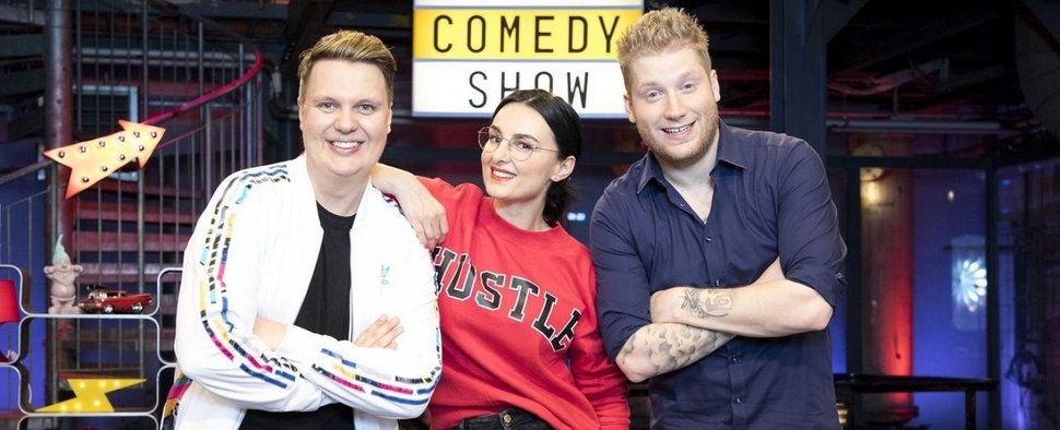 „Die Comedy Show“ mit Kevin Ray, Mimi Fiedler und Kevin Gerwin (v.l.n.r.) – Bild: ProSieben/Benedikt Müller