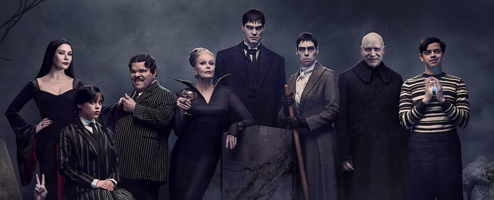 Die komplette Addams-Familie in „Wednesday“ – Bild: Netflix