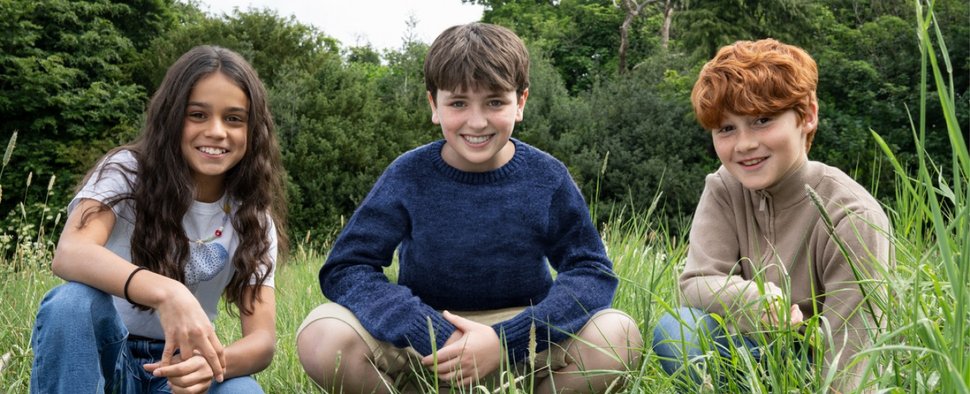 Die Darsteller der neuen „Harry Potter“-Serie: (v. l.) Hermine Granger (Arabella Stanton), Harry Potter (Dominic McLaughlin) und Ron Weasley (Alastair Stout) – Bild: Aidan Monaghan/HBO