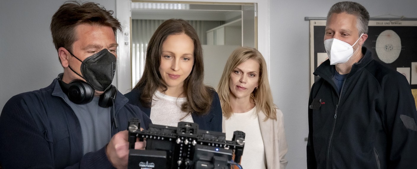 ARD adaptiert „Doctor Foster“ mit Petra Schmidt-Schaller – „Ein Schritt zum Abgrund“ als deutsche Version des BBC-Serienhits – Bild: ARD Degeto/​Boris Laewen