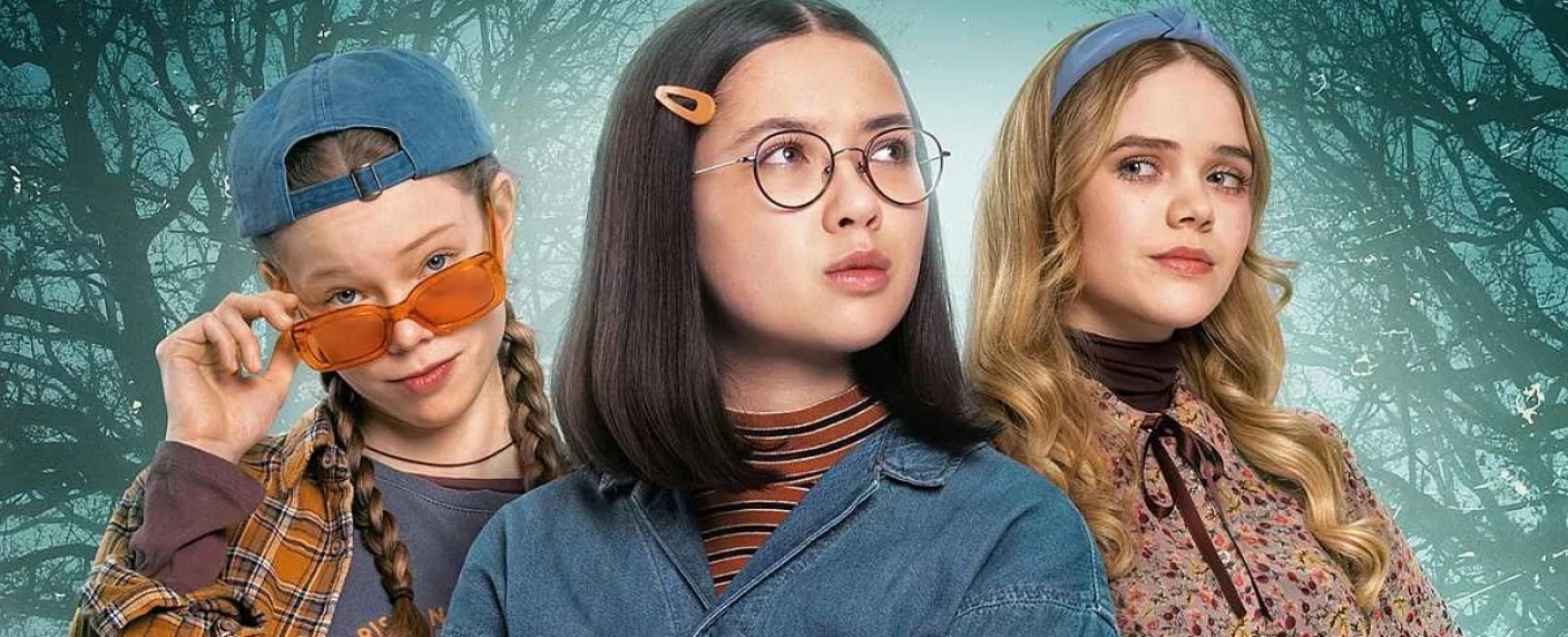 [UPDATE 2] „Die drei !!!“: Serienadaption der beliebten Jugendbuchserie erhält Starttermin und Trailer – Teenager Kim, Franzi und Marie ermitteln in zehn Fällen – Bild: Disney+