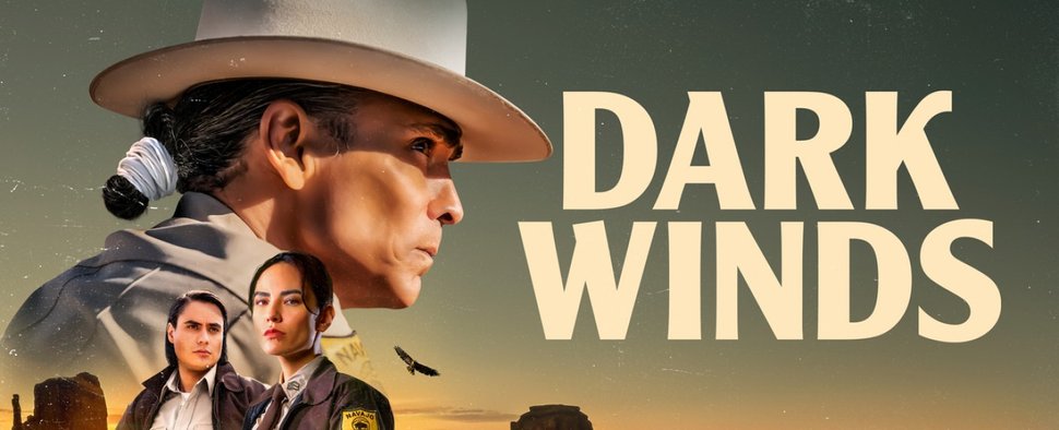 Die drei Hauptdarsteller von „Dark Winds“: Zahn McClarnon (o.), Kiowa Gordon (M.) und Jessica Matten – Bild: AMC Studios