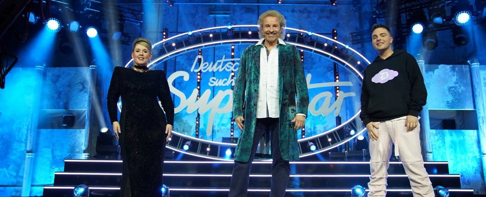 Die „DSDS“-Jury der Live-Shows 2021: Maite Kelly, Thomas Gottschalk und Mike Singer – Bild: TVNOW/Stefan Gregorowius