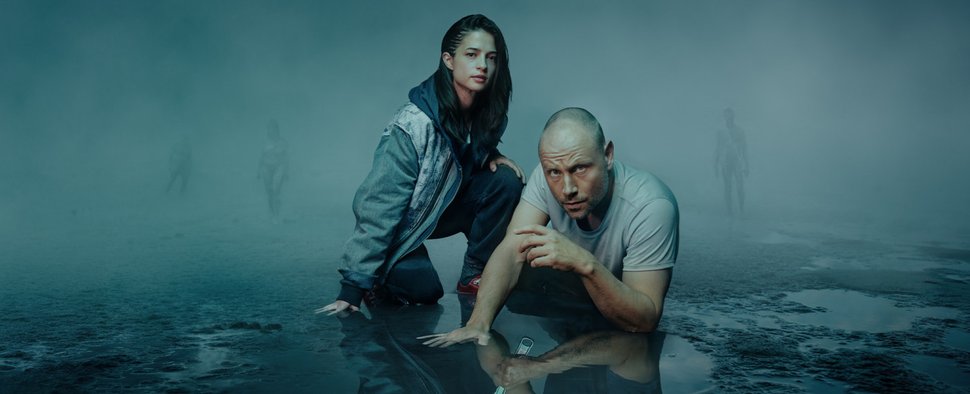 „Die Düsteren“ mit Lisa-Marie Koroll und Max Riemelt (v. l.) – Bild: ZDF/Maximilian König