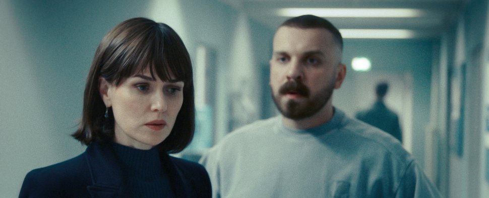 Die Frankfurter Ermittler Maryam Azadi (Melika Foroutan, l.) und Hamza Kulina (Edin Hasanović) im „Tatort: Fackel“ – Bild: HR/ARD Degeto Film/Sommerhaus/Philipp Sichler