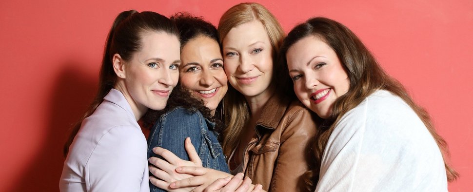 Die „Freundinnen“: (v.l.) Nadine (Sarah Victoria Schalow), Kaya (Shirin Soraya), Tina (Franziska Arndt) und Heike (Katrin Höft) – Bild: MG RTL D / Frank W. Hempel