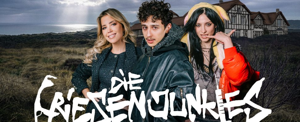 „Die Friesenjunkies“ mit Sylvie Meis, Shadi Eck und Lera Abova (v.l.) – Bild: ARD Degeto Film/hr/radiobremen/Kleine Brüder GmbH/Ostkreuz/Tobias Kruse