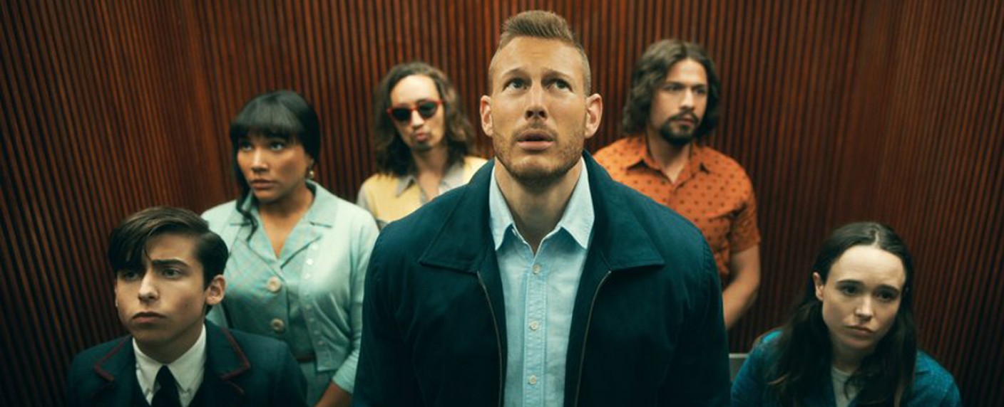 „The Umbrella Academy“: Im ausführlichen Trailer geht es um das Ende der Welt – mal wieder – Viktor, Five und die anderen müssen ein letztes Mal die Welt retten – Bild: Netflix