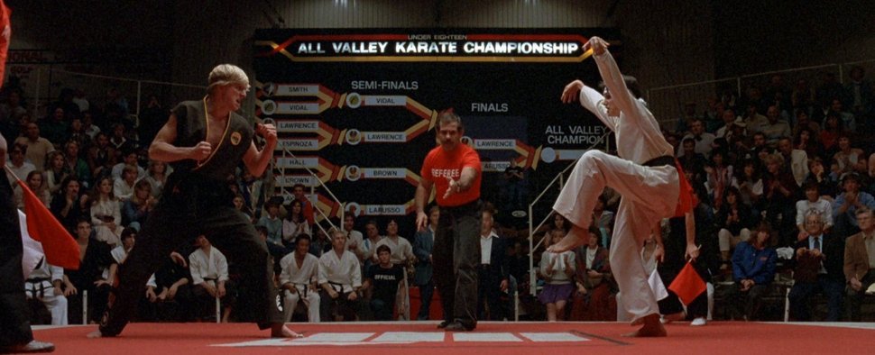 Die Gegner bei „Karate Kid“: Daniel (Ralph Macchio, r.) und Johnny (William Zabka) – Bild: Columbia Pictures Corporation