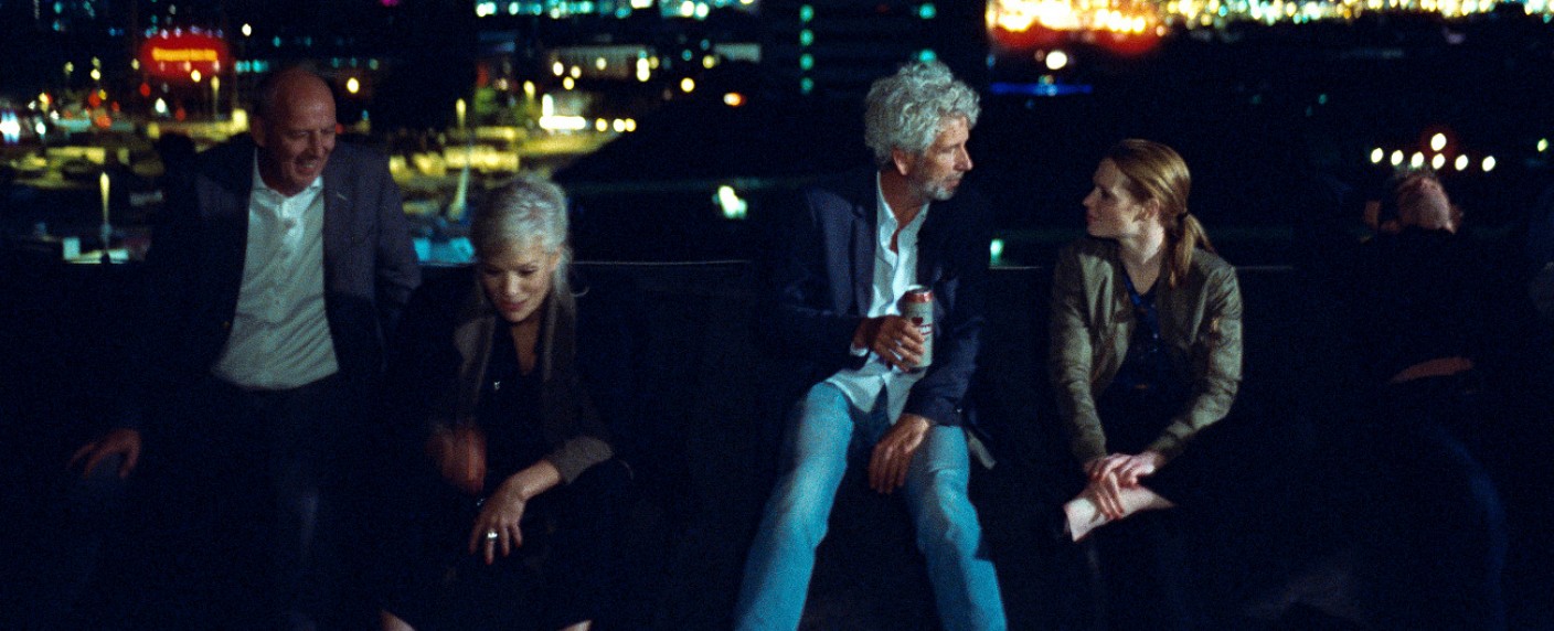 Versteckte TV-Perlen: „Die Geschichte eines Abends“ – mit Dirk Stermann, Ina Müller, Karoline Herfurth und Co. – Anarchischer Doku-Talk heute Nacht im NDR – Bild: NDR/​David Diwiak