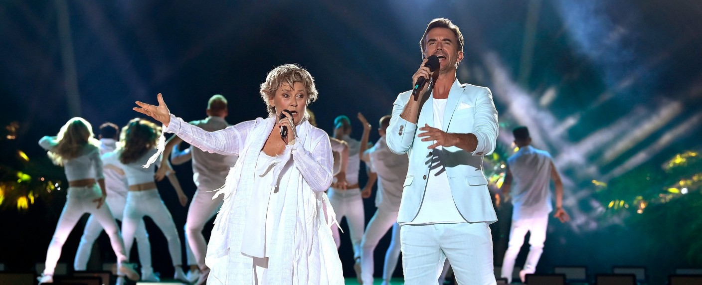 Quoten: „Die große Schlagerstrandparty“ erfolgreich, aber Supercup unschlagbar – „Friesland“ glänzt trotz Wiederholung, „Big Bounce“ fällt auf Tiefstwert – Bild: MDR/​JürgensTV/​Beckmann