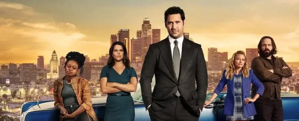 Die Hauptdarsteller von „The Lincoln Lawyer“: (v. l.) Jazz Raycole, Neve Campbell, Manuel Garcia-Rulfo, Becki Newton und Angus Sampson – Bild: Netflix