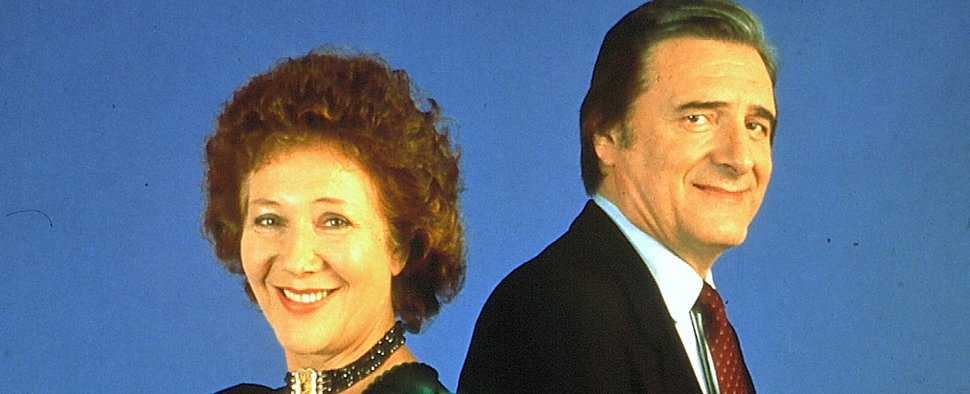 „Die Hausmeisterin“: Veronika Fitz als Martha Haslbeck und Helmut Fischer als ihr Ex-Mann Josef – Bild: BR/Hans Seidenabel