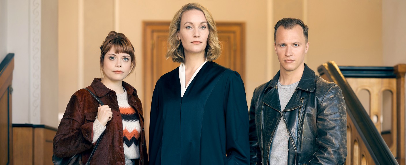 „Die Heiland: Wir sind Anwalt“: ARD verrät Starttermin der vierten Staffel – Anwaltsserie mit Christina Athenstädt kehrt nach langer Pause zurück – Bild: ARD/​Rudolf Wernicke
