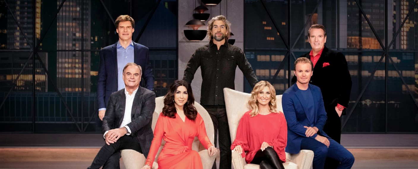 Quoten: Gute Rückkehr der „Höhle der Löwen“, aber mit Verlusten zum Herbst – Steigerung für „Ku’damm 63“, „Young Sheldon“ fällt auf neues Allzeittief – Bild: TVNOW/​Bernd-Michael Maurer