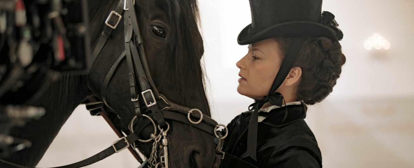 „Die Kaiserin“: Darum geht es in der dritten und letzten Staffel der Netflix-Serie – Drehstart für finales Kapitel mit Devrim Lingnau – Bild: Netflix