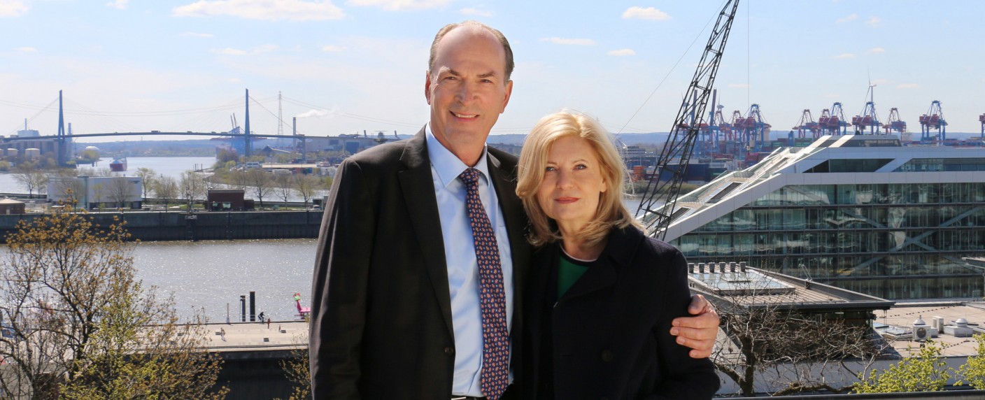 „Die Kanzlei“: Abschied und zwei Neuzugänge in fünfter Staffel – Neue Folgen der ARD-Erfolgsserie mit Herbert Knaup und Sabine Postel in Arbeit – Bild: ARD/​Helmut Monkenbusch