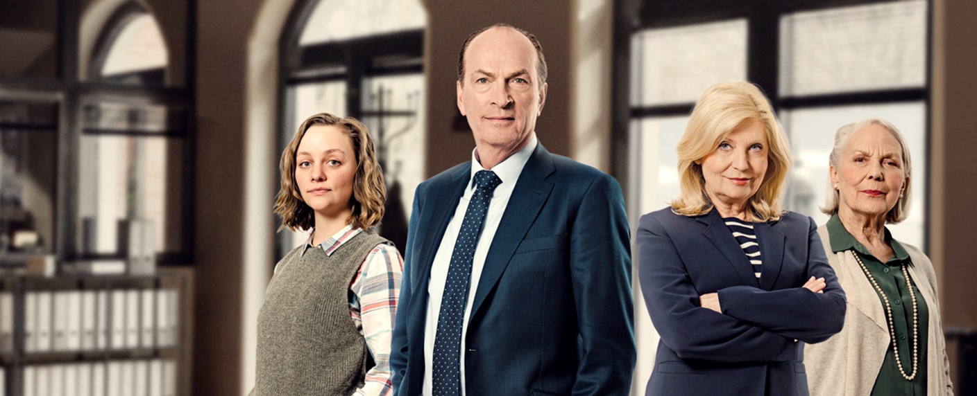 „Die Kanzlei“: Neue Staffel plus Spielfilm für ARD-Erfolgsserie – Anwaltsdrama mit Sabine Postel und Herbert Knaup so beliebt wie nie zuvor – Bild: ARD/​Georges Pauly