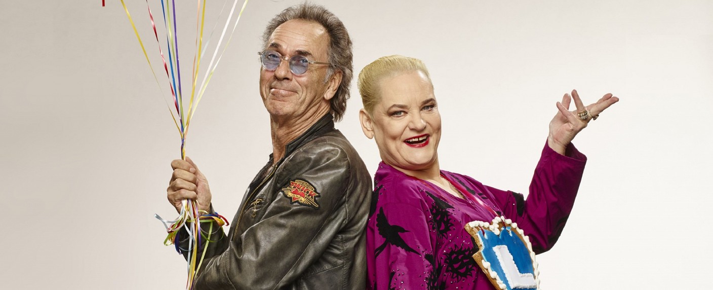 „Die Kirmeskönige“: RTL zeigt vierstündige Promi-Eventshow am Samstagabend – Hella von Sinnen und Hugo Egon Balder melden sich von der Kirmes – Bild: RTL/​Benno Kraehahn