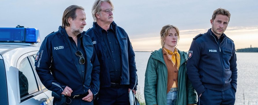 „Morden auf Öd“: An diesem Tag startet RTL den „Insel-Krimi“ – Neue Krimireihe mit Paula Kalenberg und Max Hubacher – Bild: RTL /​ Manju Sawhney