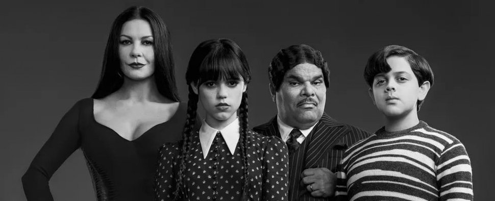 Die komplette Addams-Familie aus „Wednesday“ – Bild: Netflix