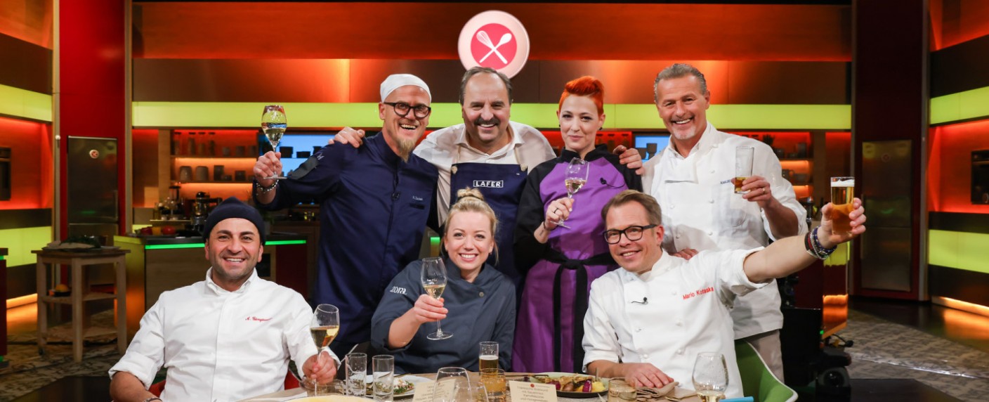 „Die Küchenschlacht“: Diese drei Köche präsentieren das Jubiläum – ZDF feiert 15 Jahre Koch-Wettstreit am Nachmittag – Bild: ZDF/​Ulrich Perrey