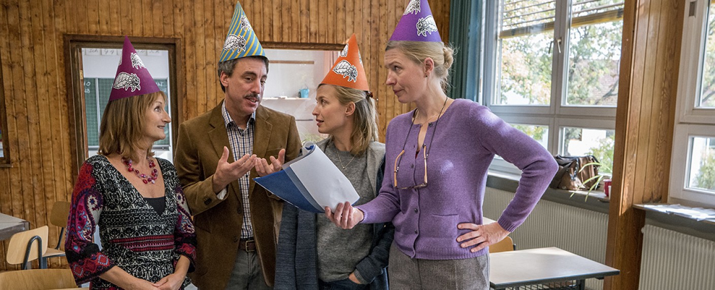 Sat.1 will mehr von der „Läusemutter“ – Neue Sitcom mit Pina Kühr, Michael Kessler und Petra Nadolny – Bild: Sat.1/​Frank Dicks